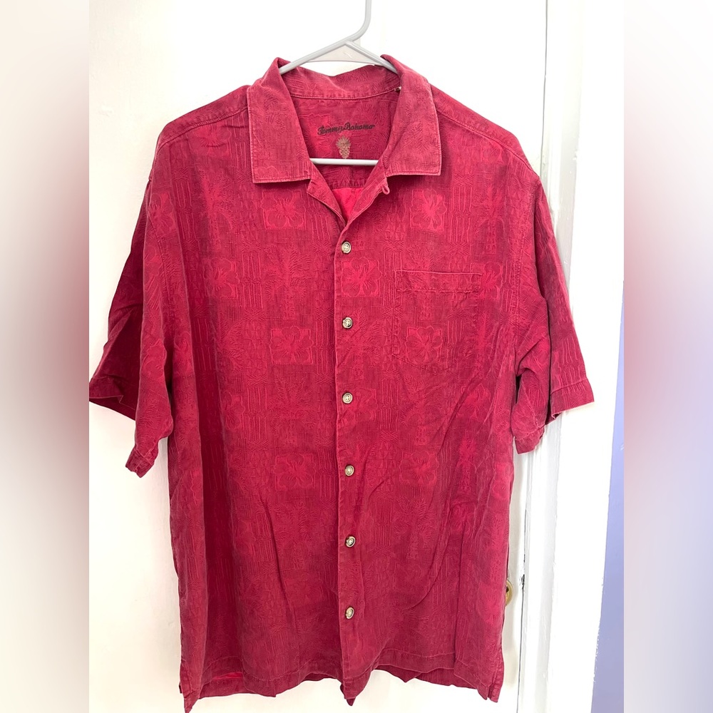 Tommy Bahama 100% Silk Men’s Maroon all over floral print Hawaiian Shirt
